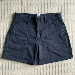 GAP 5” Khaki Short in Navy